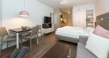 Great, central apartment with west-facing terrace, sauna in the house - 300 m to the beach!