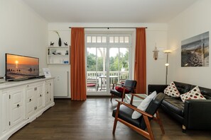 TV, DVD player, books, stereo