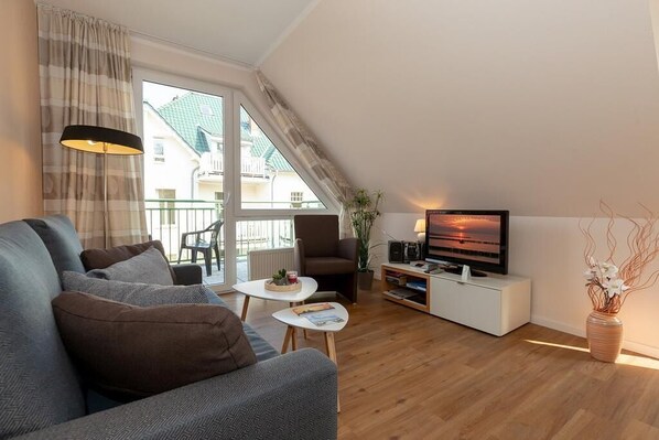 Télévision, livres, chaîne hi-fi