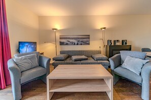 TV, fireplace, stereo