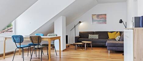 TV, books, music library, stereo