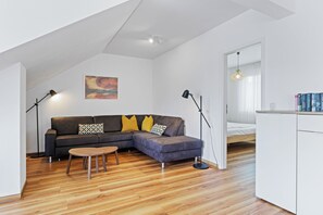 TV, books, music library, stereo - Tolle Dachgeschoss-ferienwohnung mit Loggia und Meerblick - nur 40 m zum Strand! (Ostseebad Kühlungsborn)