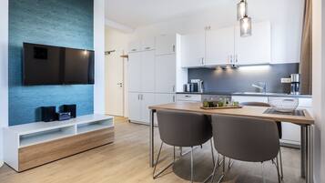 Kühlschrank, Ofen, Herdplatte, Geschirrspüler