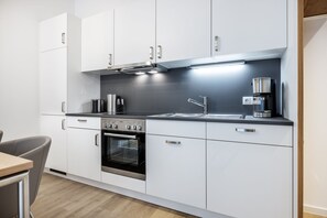 Kühlschrank, Ofen, Herdplatte, Geschirrspüler