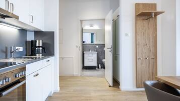 Kühlschrank, Ofen, Herdplatte, Geschirrspüler