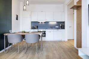 Køleskab, ovn, kogeplade, opvaskemaskine