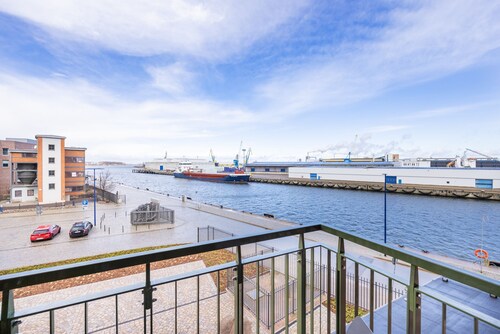 Modernes Apartment in Toplage mit Balkon und schönem Blick auf den Alten Hafen