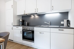 Réfrigérateur, four, plaque de cuisson, lave-vaisselle