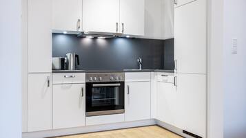 Kühlschrank, Ofen, Herdplatte, Geschirrspüler