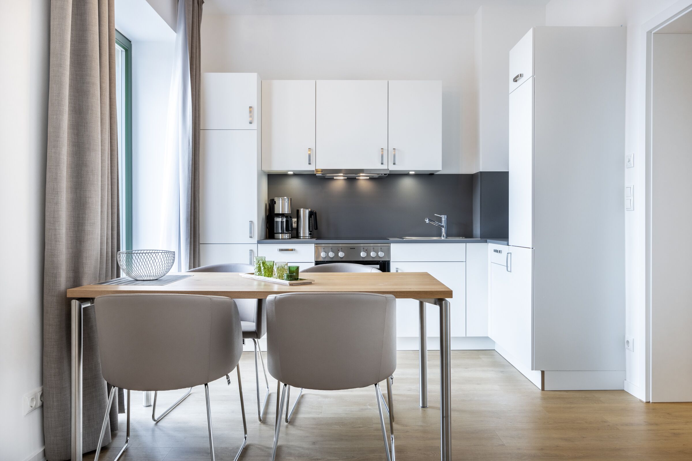 Fridge, oven, stovetop, dishwasher