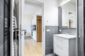 Shower, hair dryer, towels - Topmodernes 2-zimmer Apartment mit Balkon und Wlan in Erstklassiger Hafenlage (Hansestadt Wismar)