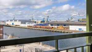 A waterfront industrial area with cranes, warehouses, and a dock. - Helles, Geschmackvolles Apartment in Erstklassiger Lage am Seehafen von Wismar (Hansestadt Wismar)