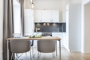 Fridge, oven, stovetop, dishwasher