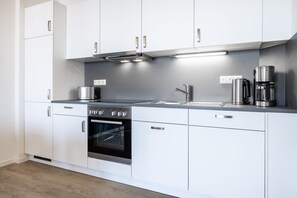 Réfrigérateur, four, plaque de cuisson, lave-vaisselle