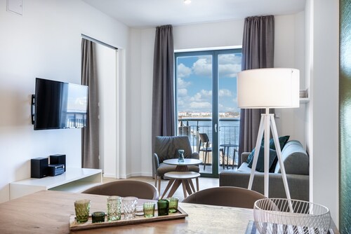 2-Zimmer-Apartment mit Balkon in außergewöhnlicher Hafenlage mit tollem Ausblick