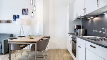 Kühlschrank, Ofen, Herdplatte, Geschirrspüler