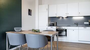 Kühlschrank, Ofen, Herdplatte, Geschirrspüler