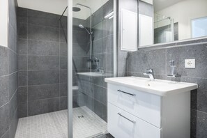 Shower, hair dryer, towels
