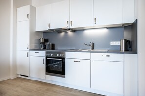 Kühlschrank, Ofen, Herdplatte, Geschirrspüler