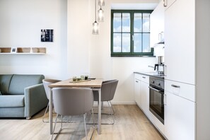 Geladeira, fogão, cooktop, lava-louças