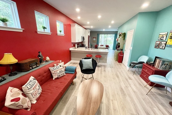 Smart TV, livros, biblioteca musical