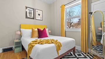 2 camere, una scrivania, ferro/asse da stiro, culla da viaggio