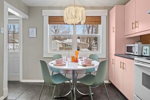 冰箱、微波炉、烤箱、炉灶