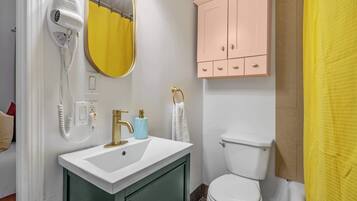 Vasca, asciugacapelli, asciugamani