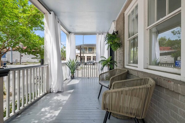 Terrace/patio - Spring St - Downtown Charleston - Walk Everywhere! (Charleston)