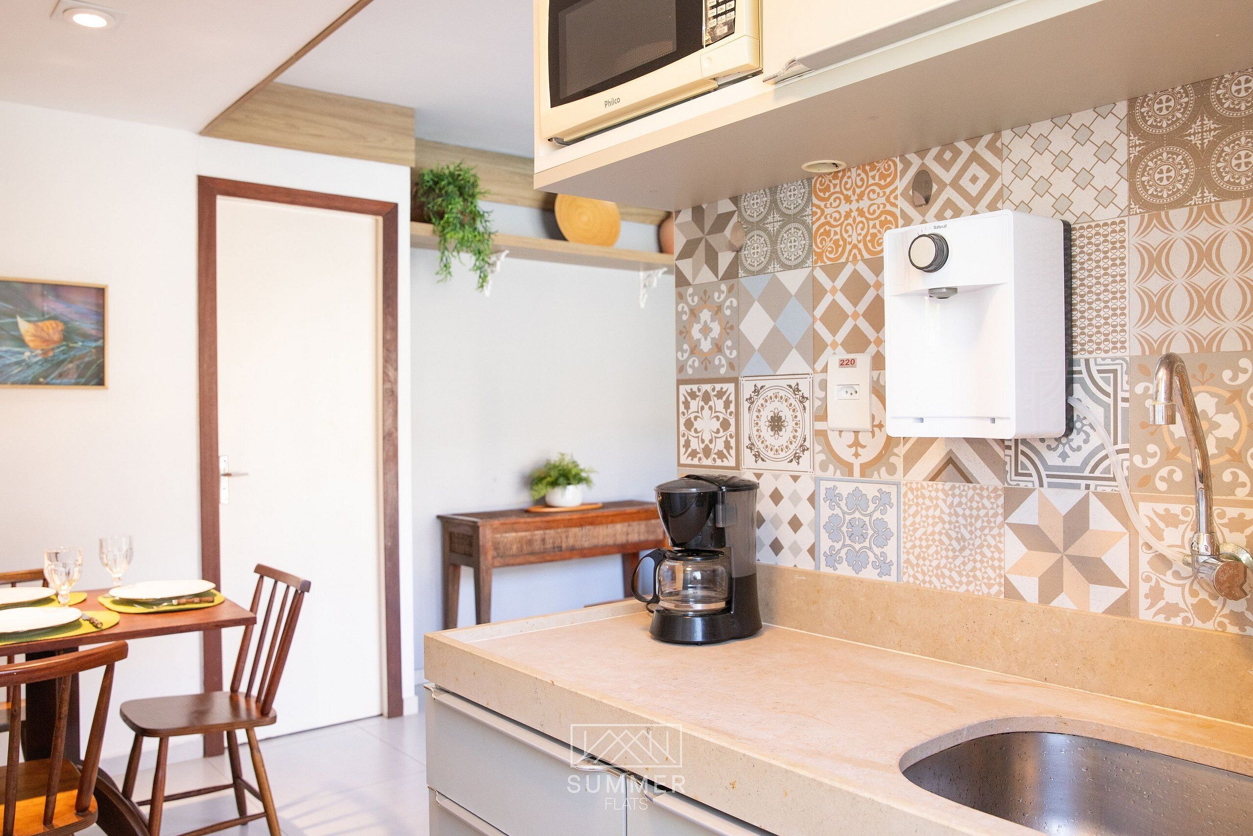 Apartamento conforto | Cozinha privada | Geladeira, micro-ondas, talheres/pratos/utensílios de cozinha