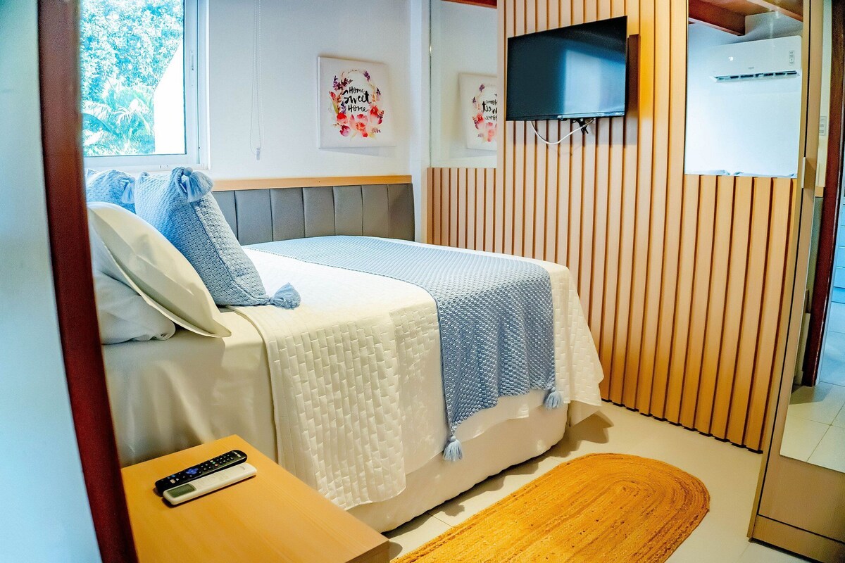 Iron/ironing board, free WiFi, bed sheets
