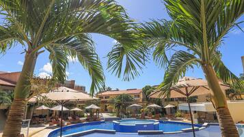 2 kolam renang terbuka