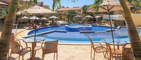 2 outdoor pools
