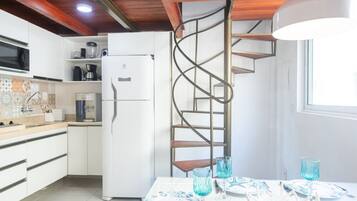 Family Apartment | Dapur peribadi | Peti sejuk, ketuhar gelombang mikro