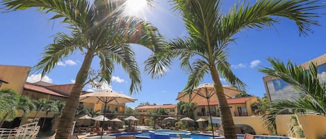 2 outdoor pools