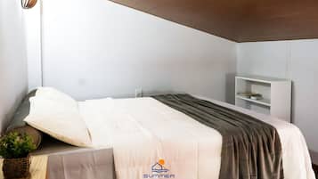 Appartement classique | Fer et planche à repasser, accès au Wi-Fi (inclus), literie fournie
