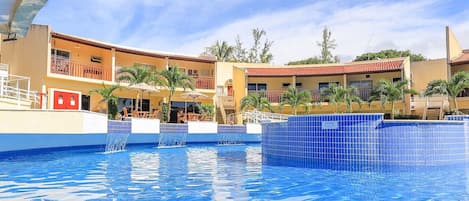 Deluxe Apartment, 2 Bedrooms, 2 Bathrooms, Ground Floor | Pool