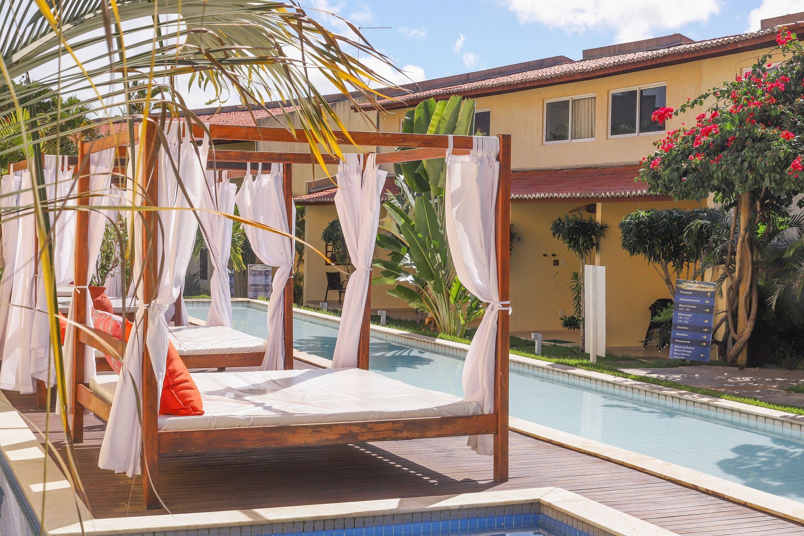 2 outdoor pools
