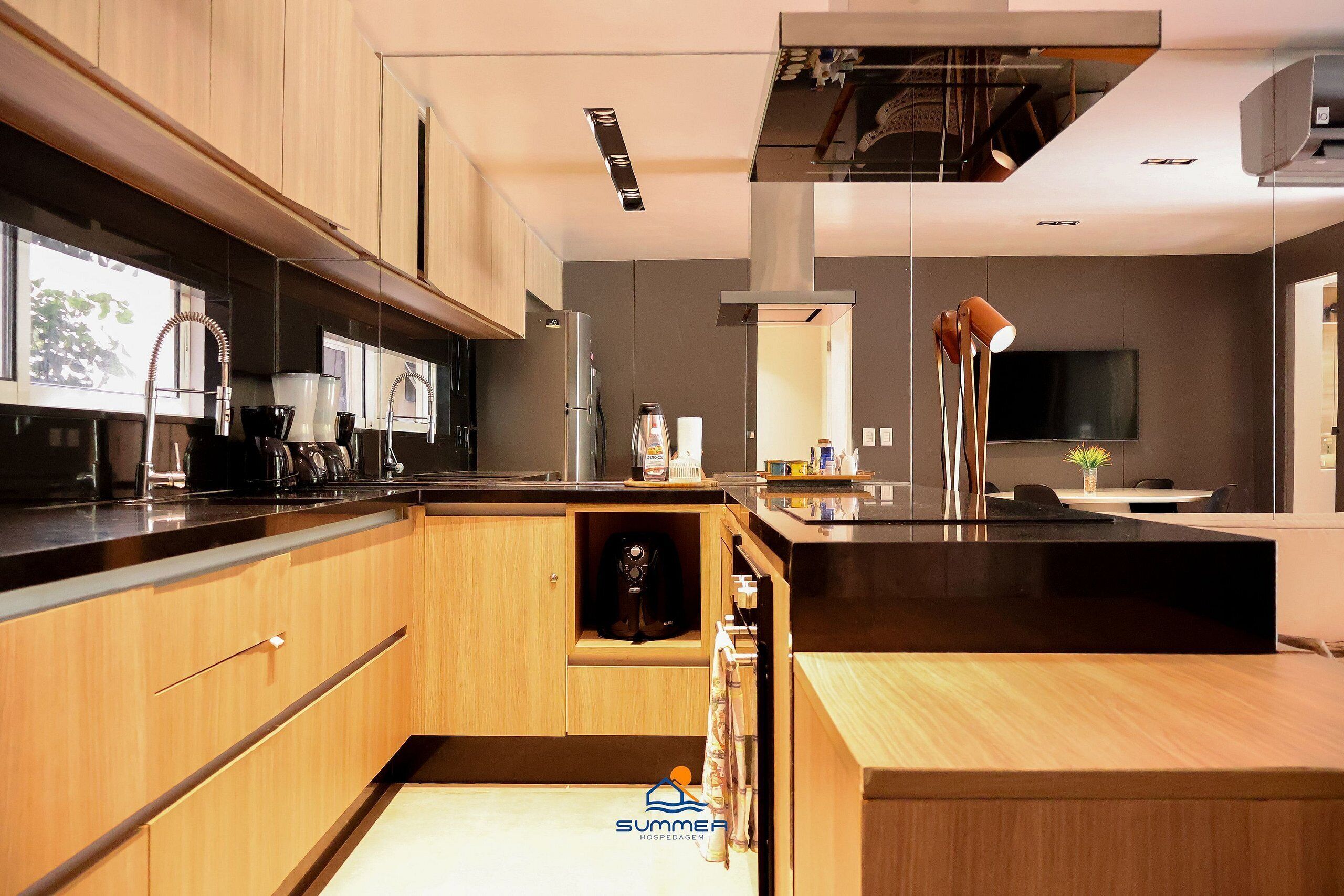 Apartament Deluxe, 2 dormitoris, 2 banys, planta baixa | Cuina privada | Frigorífic, microones i utensilis de cuina, vaixella i coberteria 