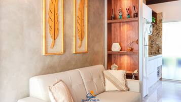 Apartamento | Área de estar | TV de plasma 43 polegadas com canais via satélite, TV