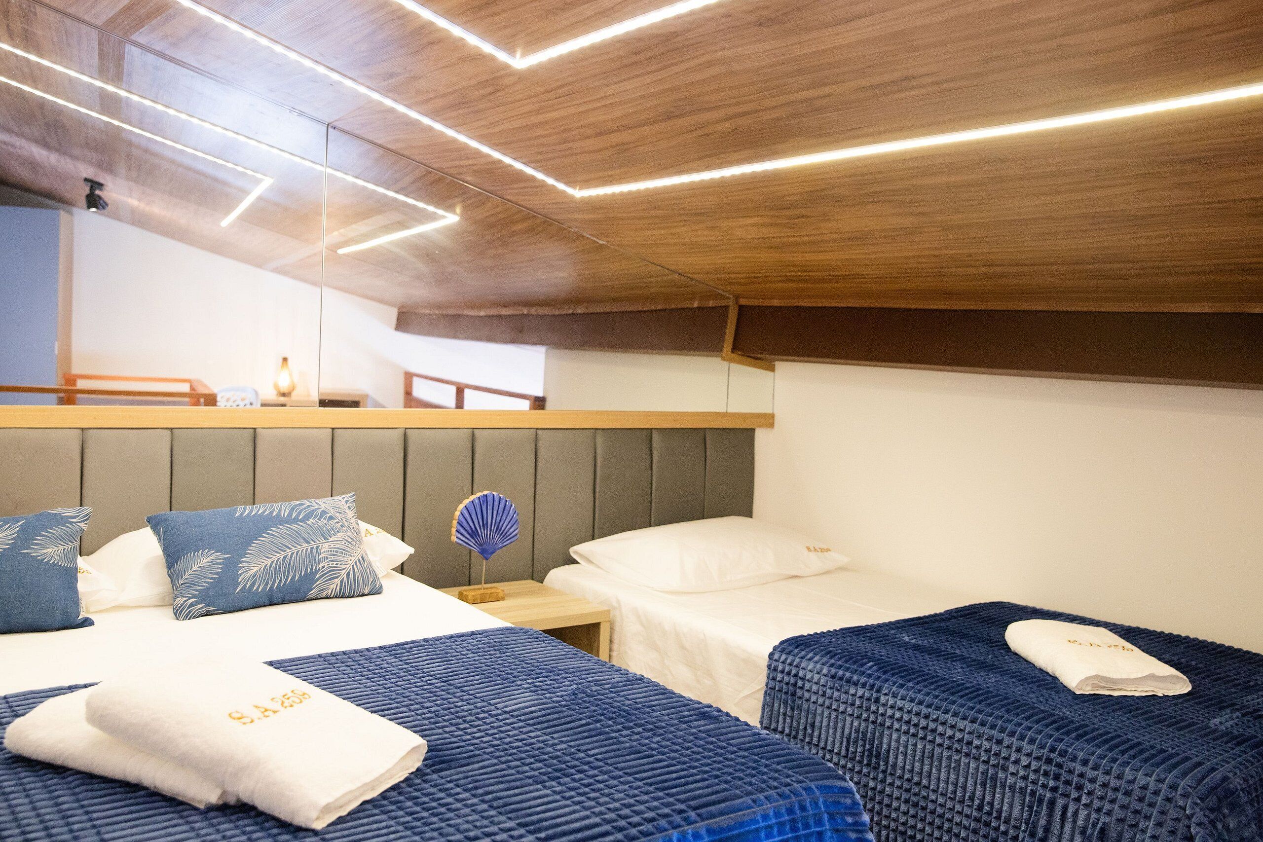 Premium Apartment | Iron/ironing board, WiFi (free), bed sheets