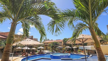 2 albercas al aire libre
