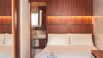 Apartment | Iron/ironing board, WiFi (free), bed sheets