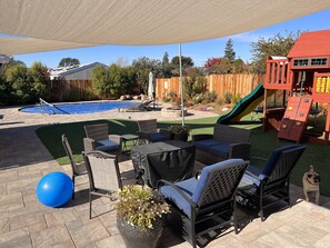 Property grounds - Newly renovated private Cottage with pool and hottub! 5 min to beach! (Santa Cruz)
