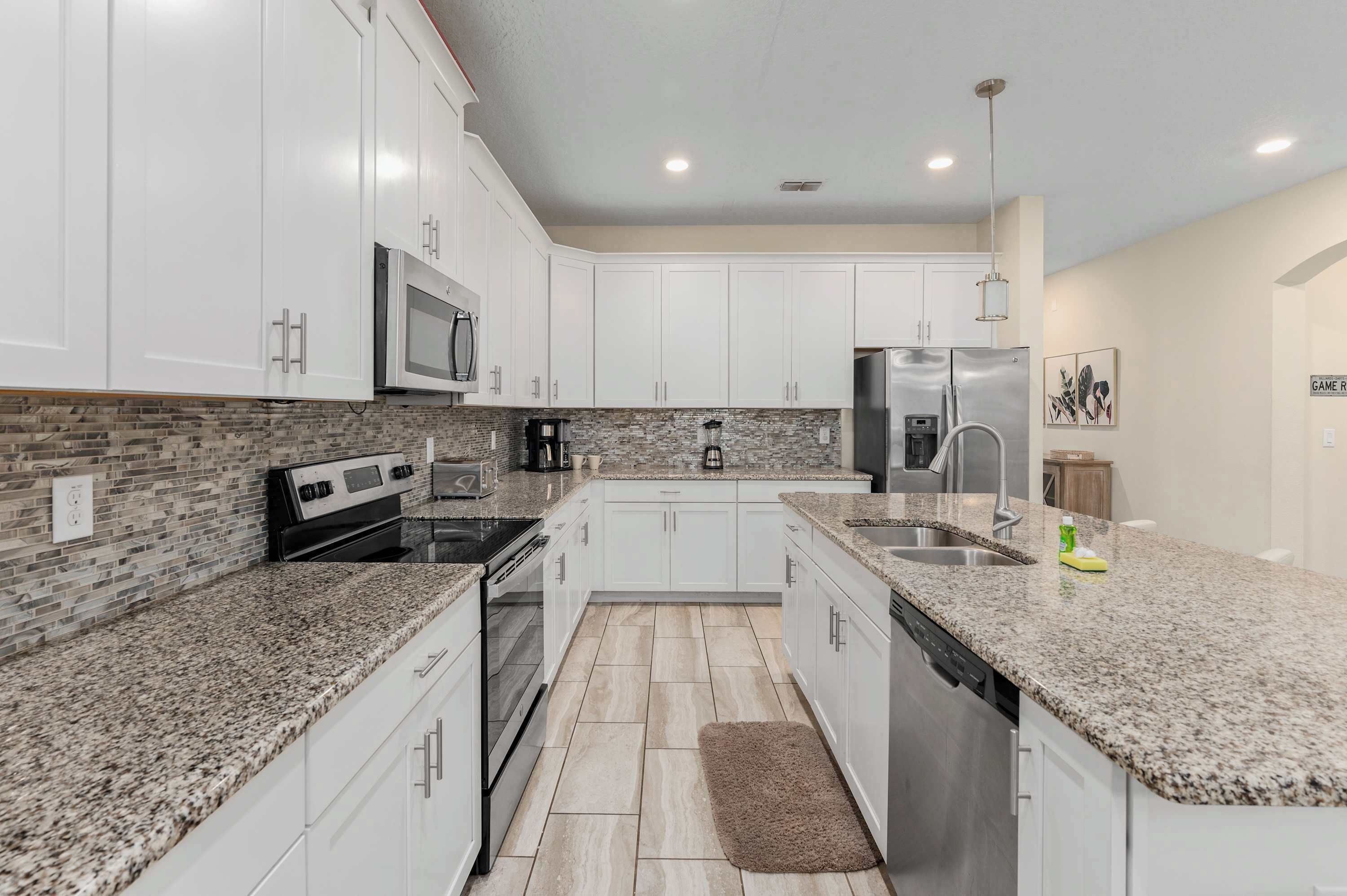 Kjøleskap, mikrobølgeovn, ovn og kokeplater