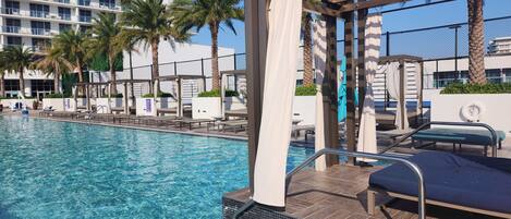 2 outdoor pools, pool cabanas (surcharge)