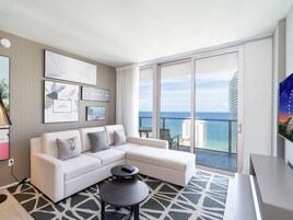 Panoramic Condo | Living room