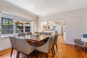 Dining - Insurance Work stays-Pet Friendly-Heating- Netflix (Golden Square)