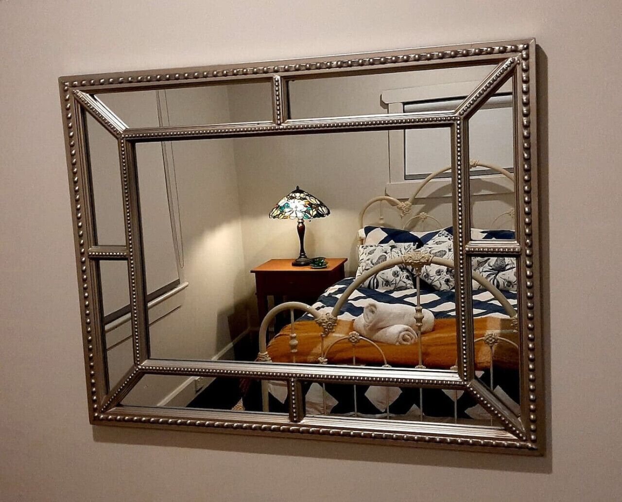 4 chambres, bureau, fer et planche à repasser, lit parapluie