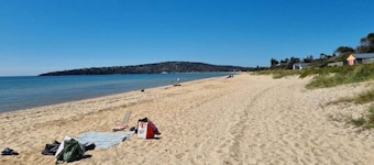 Safety Beach Holiday House. 3 minutes to the sand